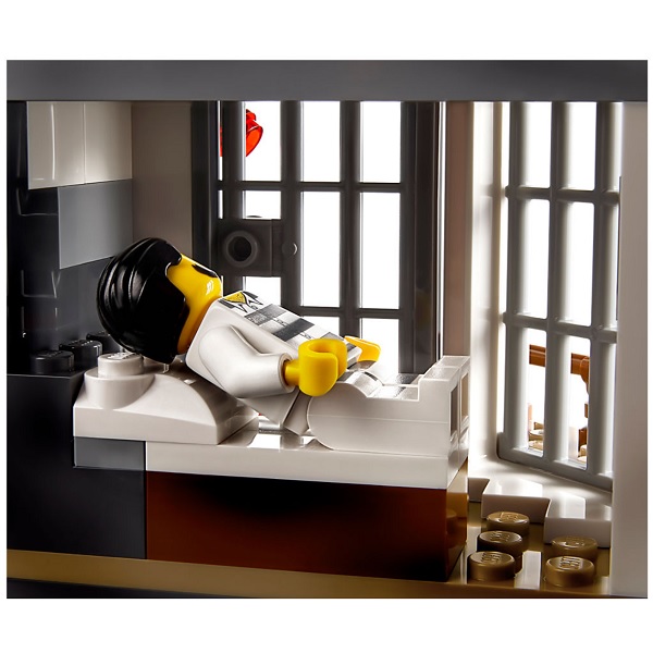 Конструктор LEGO Город Полицейский участок в горах