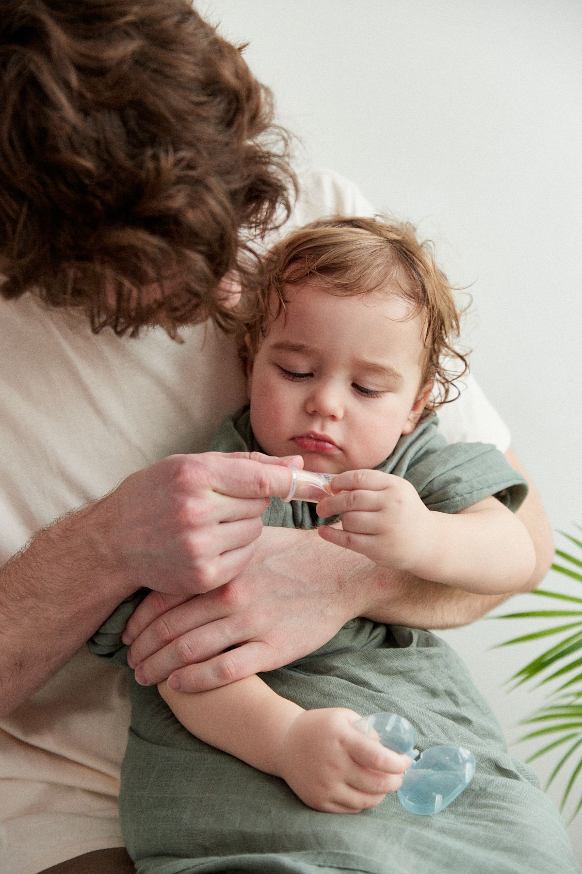 Щетка зубная на палец с пеналом (aqua)