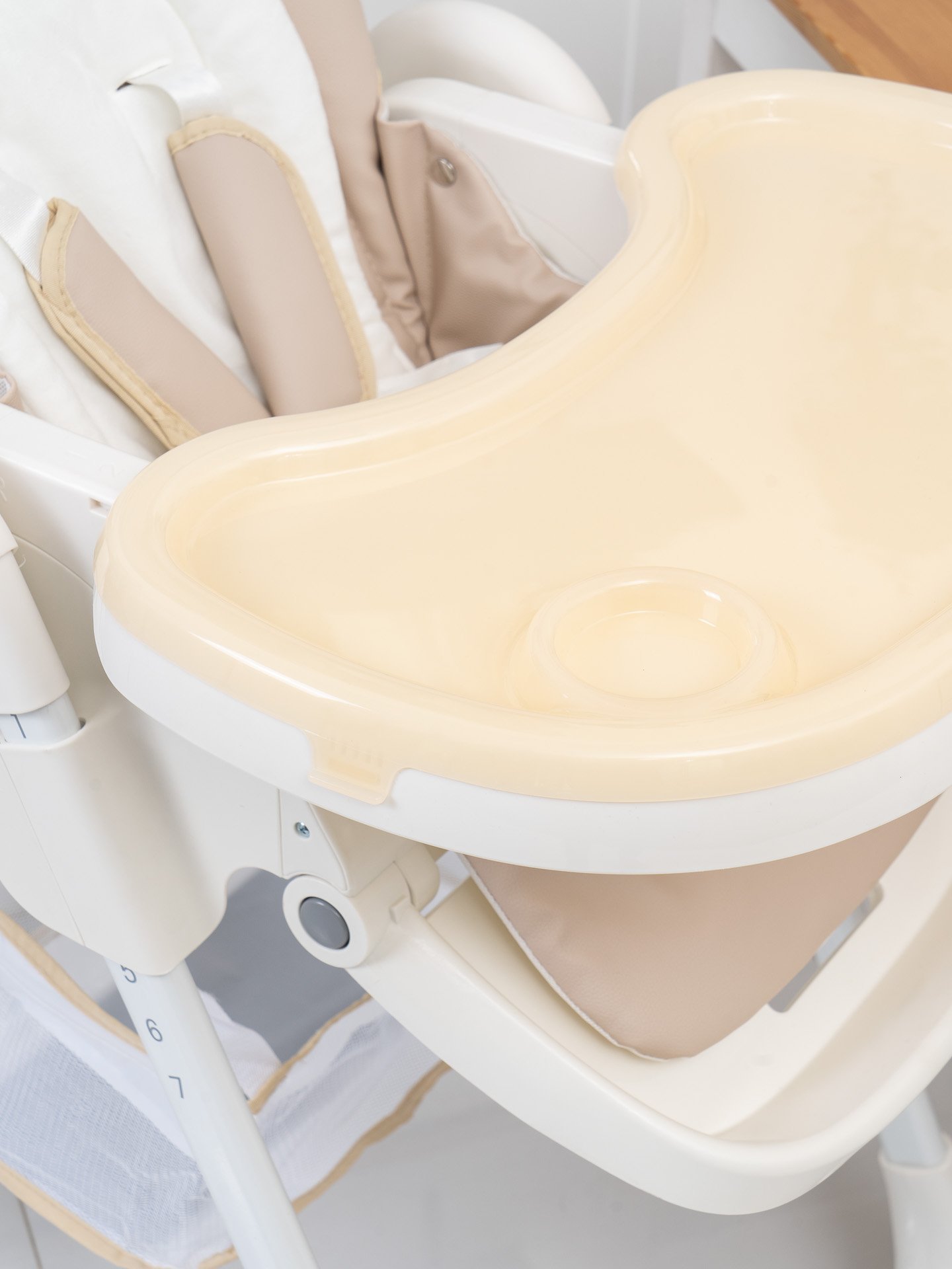 Стульчик для кормления BellaBaby B003S (бежевый)