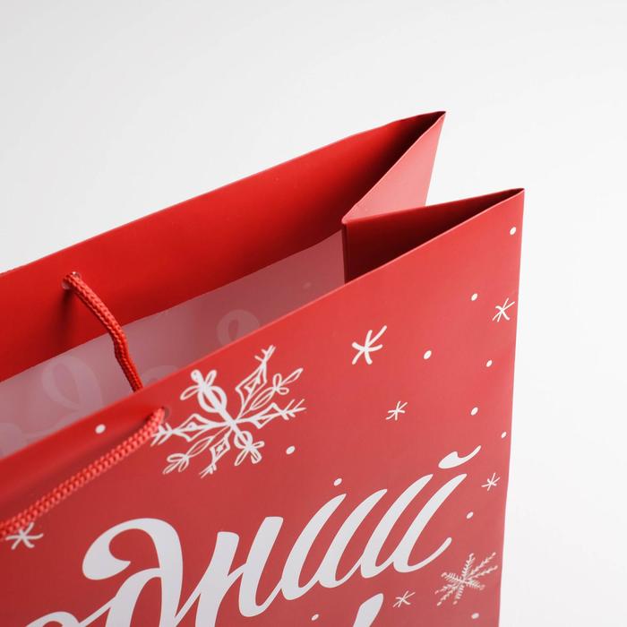 Пакет подарочный ламинированный горизонтальный Новогодний подарок L 40 x 31 × 9 см