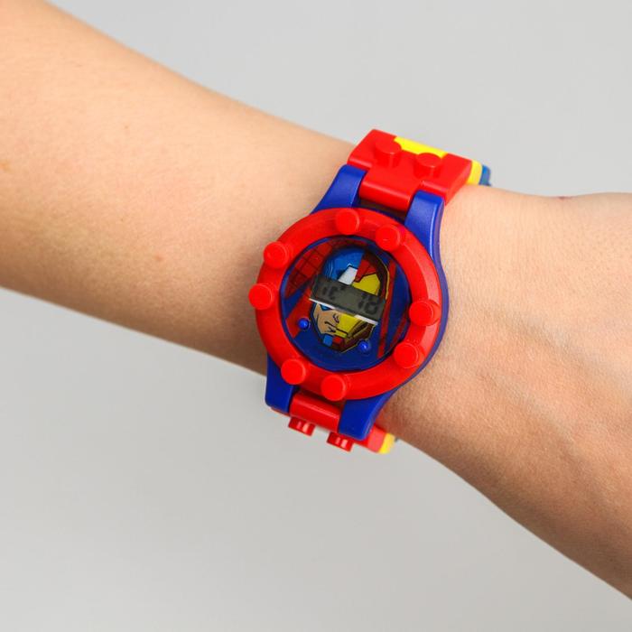 Часы наручные электронные Супергерои Мстители с ремешком-конструктором