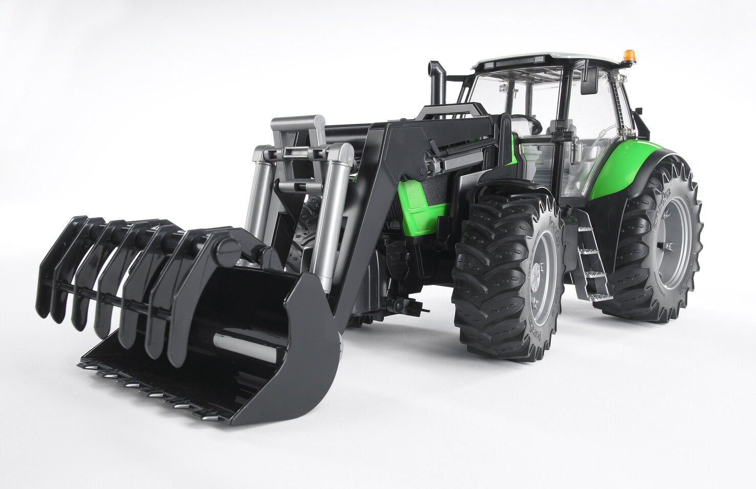 Трактор Deutz Agrotron X720 с погрузчиком